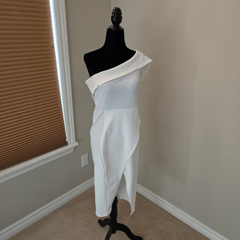 Boohoo Chic White One-Shoulder Dress